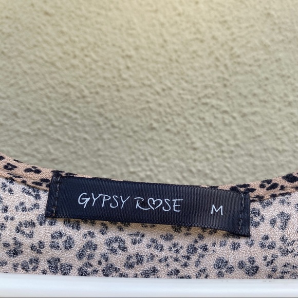 GYPSY ROSE cheetah long sleeve cropped top - Picture 5 of 5
